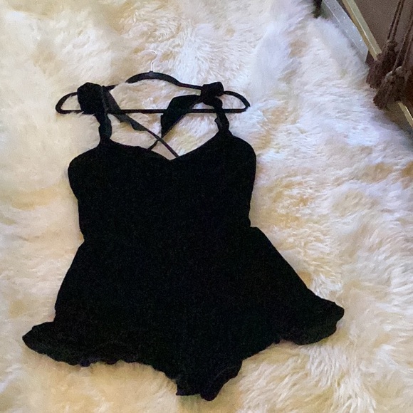 NWOT Victoria’s Secret Black Velvet Sleep Romper - Picture 3 of 10